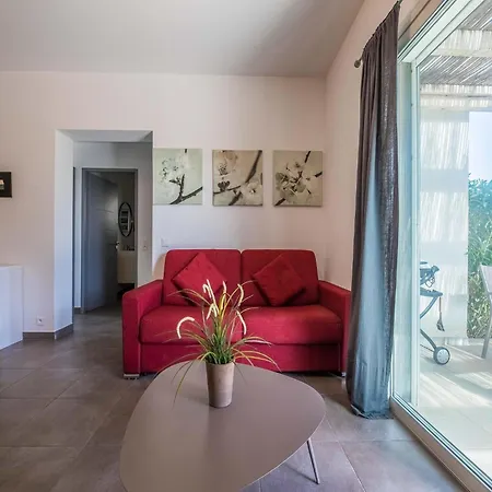 Lecci With Outdoor Pool Apartamento Porto Vecchio