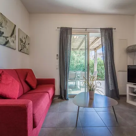 Lecci With Outdoor Pool Porto Vecchio