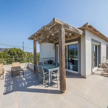 Lecci With Outdoor Pool Apartamento *